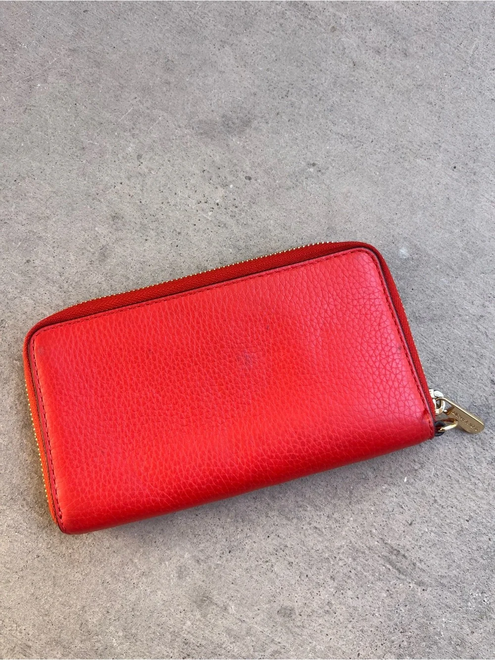 Michael Kors zip around